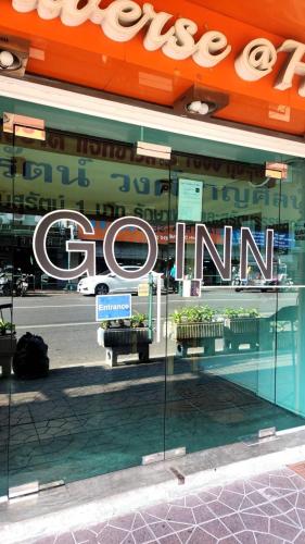 a store front with a sign in the window at XX GO INN Khaosan ข้าวสาร กรุงเทพมหานคร in Bangkok