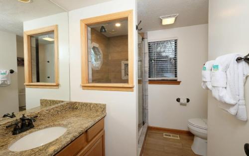 Koupelna v ubytování Holly Tree Cabin 936