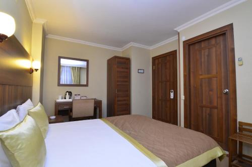 Katil atau katil-katil dalam bilik di Grand Gebze Hotel