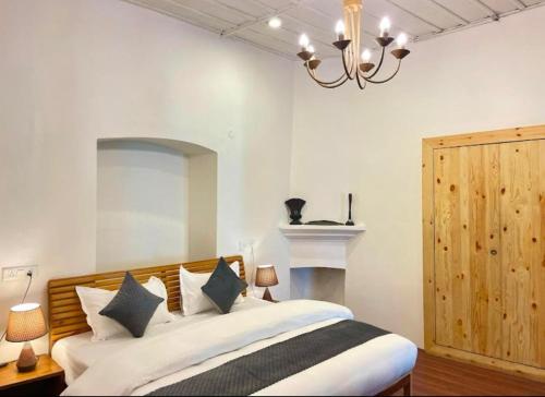 Postel nebo postele na pokoji v ubytování Nishantam Boho Mussoorie