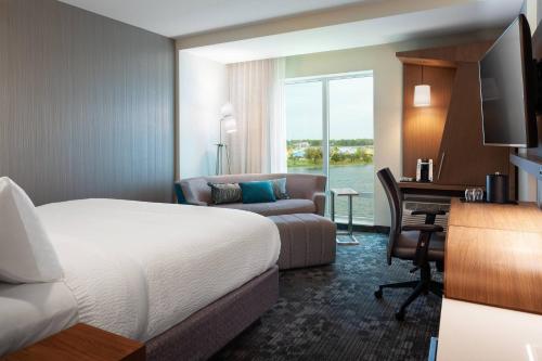 Ένα ή περισσότερα κρεβάτια σε δωμάτιο στο Courtyard by Marriott Winter Haven