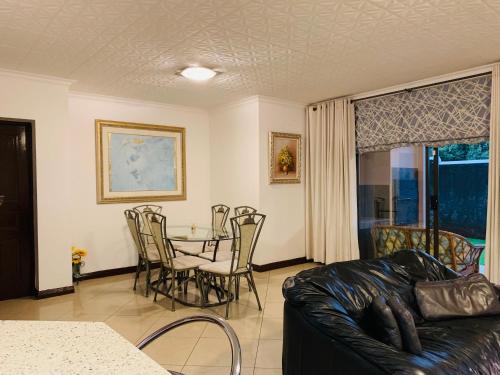 Χώρος καθιστικού στο Ikhaya Lakho - 1