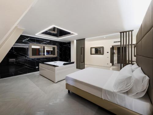 a bedroom with a large bed and a bathroom at Grand Hotel Europa in Isernia