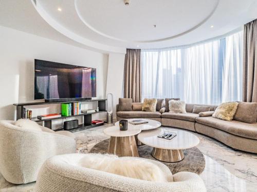 Modern & Bright Canal View 2BR Near Dubai Mall by Vibel