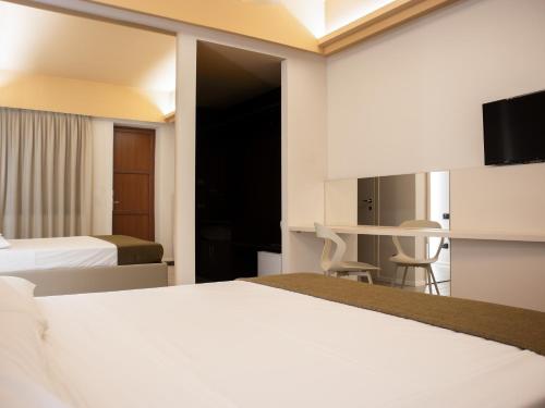 A bed or beds in a room at Rimmel Motel