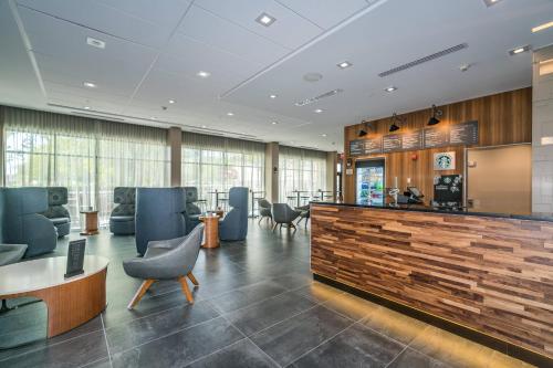 Posezení v ubytování Courtyard by Marriott West Springfield