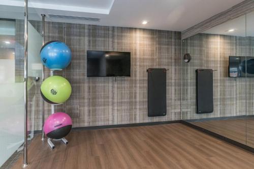Fitness centrum a/nebo fitness zařízení v ubytování Courtyard by Marriott West Springfield