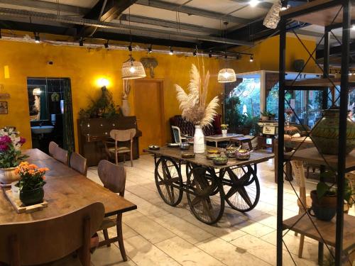 a dining room with a table with birds on it at Beit Oren Hotel in Bet Oren