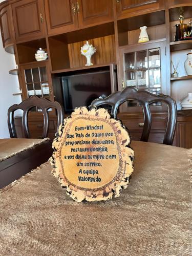 a sign sitting on a table in a kitchen at Herdade Vale de Gaios in Odemira