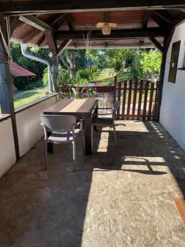 Renarde House Rajacにあるパティオまたは屋外エリア