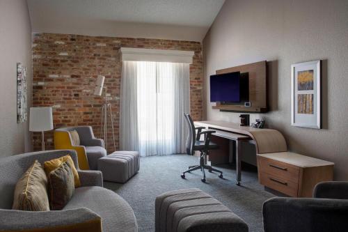 Μια τηλεόραση ή/και κέντρο ψυχαγωγίας στο Courtyard by Marriott New Orleans Warehouse Arts District