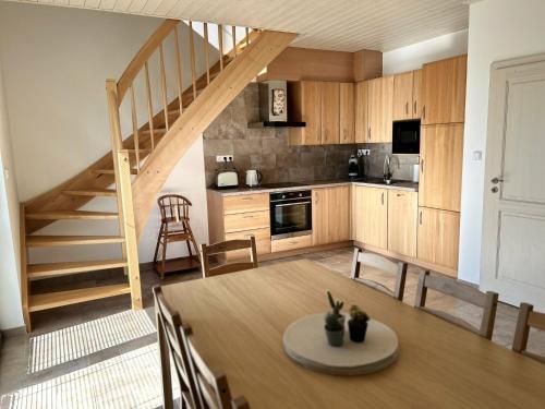 Apartmány Airoloにあるキッチンまたは簡易キッチン