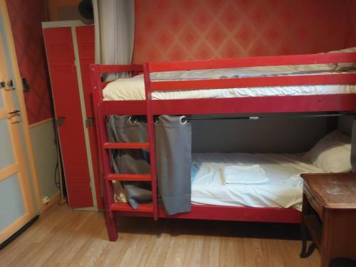 Ένα ή περισσότερα κρεβάτια σε δωμάτιο στο dortoir maricourt