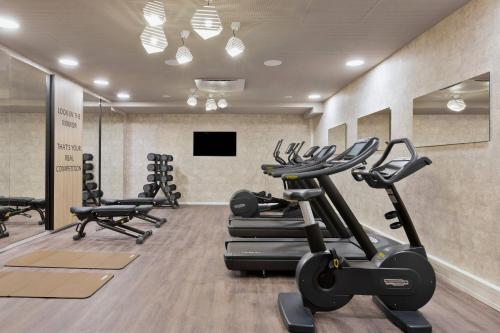Gimnasio o instalaciones de fitness de Courtyard by Marriott Munich Garching