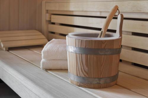 a wooden bucket sitting on a table in a sauna at Courtyard by Marriott Hamburg City in Hamburg