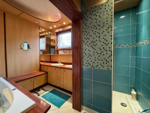 a bathroom with a tub and a sink and a shower at L'églantine - Piscine, Spa, Wifi, Parking in Saint-Herblain