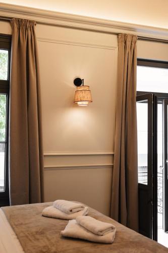 Airy Athens Suitesにあるベッド