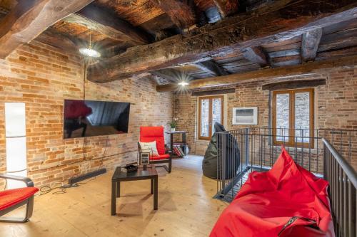 Gallery image of Italian Experience-La Casa Sui Tetti 6 in Sarnano