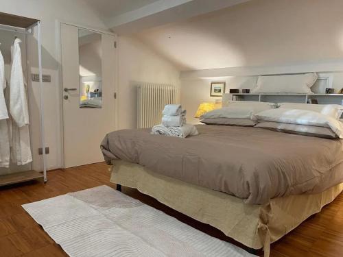 Postel nebo postele na pokoji v ubytování Spacious apartment in Manciano with view