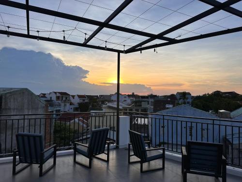 Un balcón o terraza de Gito Hostel Hoian