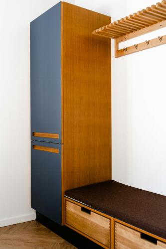 a room with a blue refrigerator and a wooden cabinet at Enjoy Twosomeness With A View Of Helnæs in Ebberup