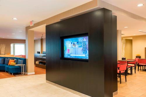 TV a/nebo společenská místnost v ubytování Courtyard by Marriott Livermore