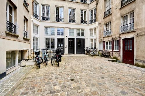 Duplex Center of Paris by Studioprestige