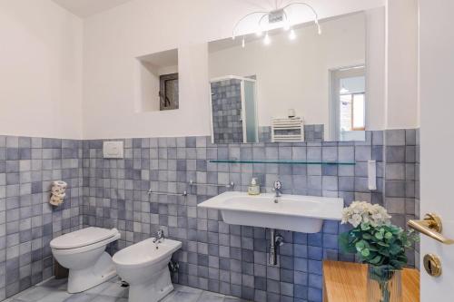 Gallery image of Italian Experience-La Casa Sui Tetti 4 in Sarnano