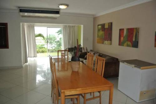 Гостиная зона в St Lucia Stays