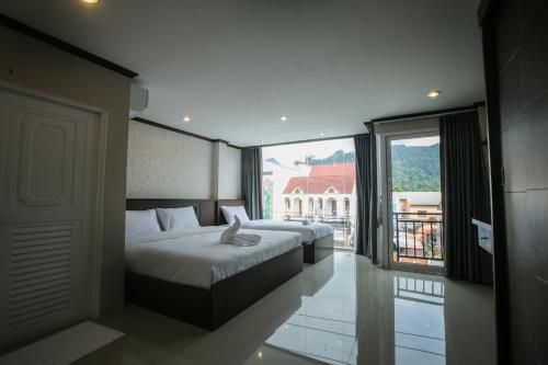 Postel nebo postele na pokoji v ubytování The Sleep Phang-nga