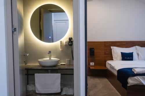 Un baño de Nam Hotel