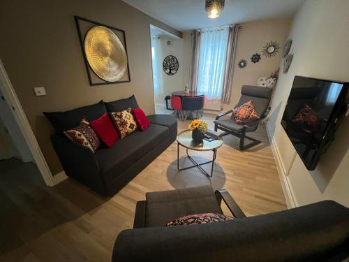 a living room with two couches and a television at Glastonbury High Street Sanctuary- 2 BD, Sleeps 4 in Glastonbury
