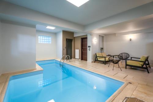 Indoor Pool Villa Lagonisi, 4-BDRM, near the beach
