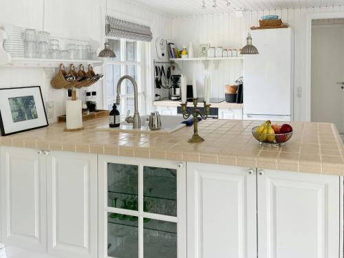 Nhà bếp/bếp nhỏ tại Cozy Summer House Close To Bisnap Beach