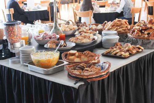 Makanan di atau berdekatan hotel