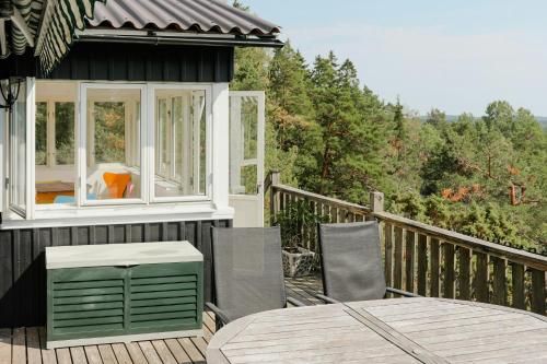 Balkón nebo terasa v ubytování Idyllic Holiday Home With Scenic Views On Älgö