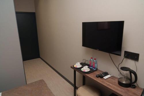 TV a/nebo společenská místnost v ubytování Twelve Inn Hotel