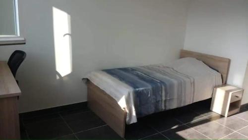 One bedroom in a shared appartement with mountain view