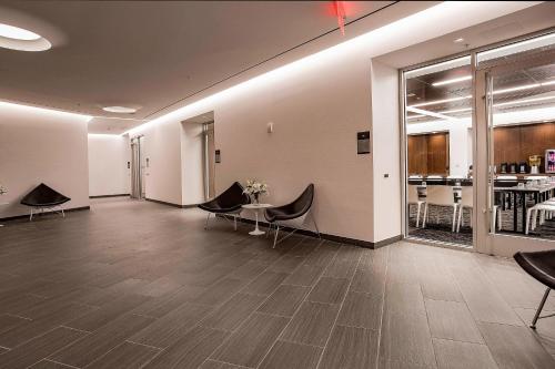 a meeting room with chairs and a table in a building at Courtyard by Marriott Long Island City/New York Manhattan View in Queens