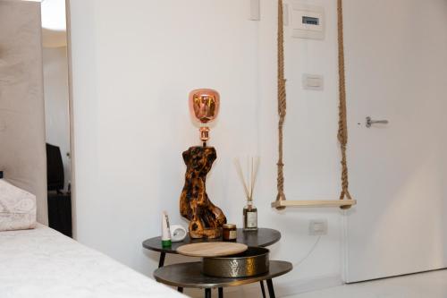 Ένα ή περισσότερα κρεβάτια σε δωμάτιο στο LOFT SUITE FEMmE NOIR ''LA REGGIA''