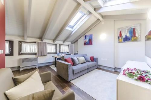 a living room with a couch and a table at Luxury Apartment Venice in Venice