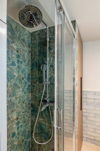 Alfalfa Pagrati - Stylish Apartment near Caravel & Center