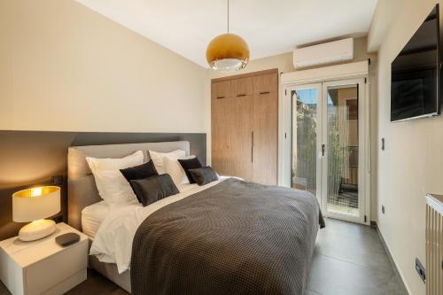 Alfalfa Pagrati - Stylish Apartment near Caravel & Center