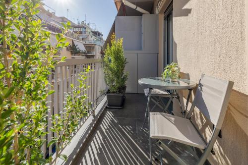 Alfalfa Pagrati - Stylish Apartment near Caravel & Center