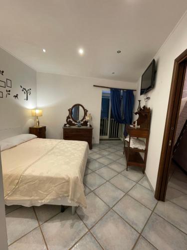 a bedroom with a bed and a table and a mirror at StabiaSummer in Castellammare di Stabia
