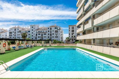 LetsMarbella - Grand 3BR Corner APT - Marina Banus