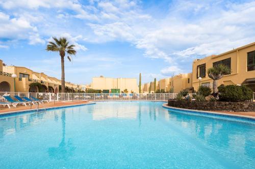 Home2Book Cozy Duplex, Terrace & Pool, Caleta