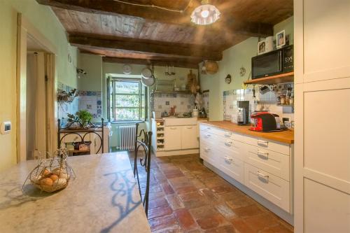 Kuchyň nebo kuchyňský kout v ubytování Casa Storica a Pennabilli in Valmarecchia