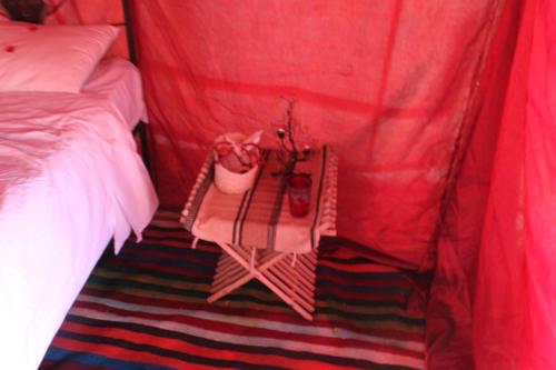 Una cama o camas en una habitación de Camp Mars