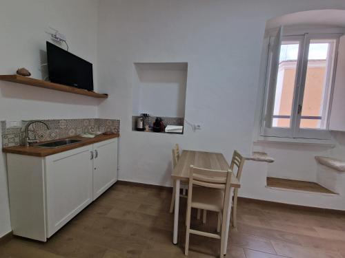 Kuchyň nebo kuchyňský kout v ubytování Vecchia Bari Apartments